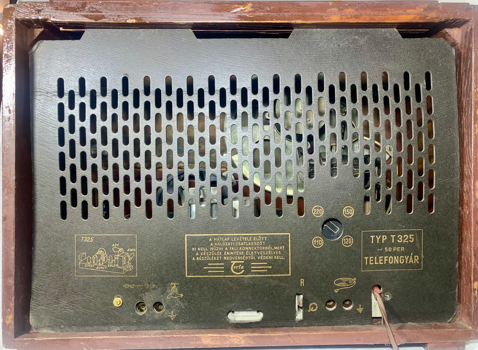 Terta Type T325 – Hungarian Valve Radio from the Mid-1950s: rear view