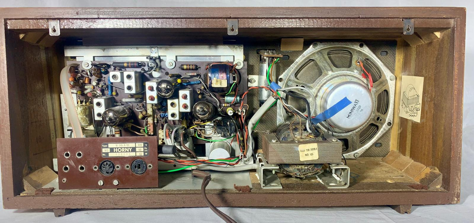 Hornyphon Attaché W345A, a compact Austrian table radio from the mid-1960s: inside view