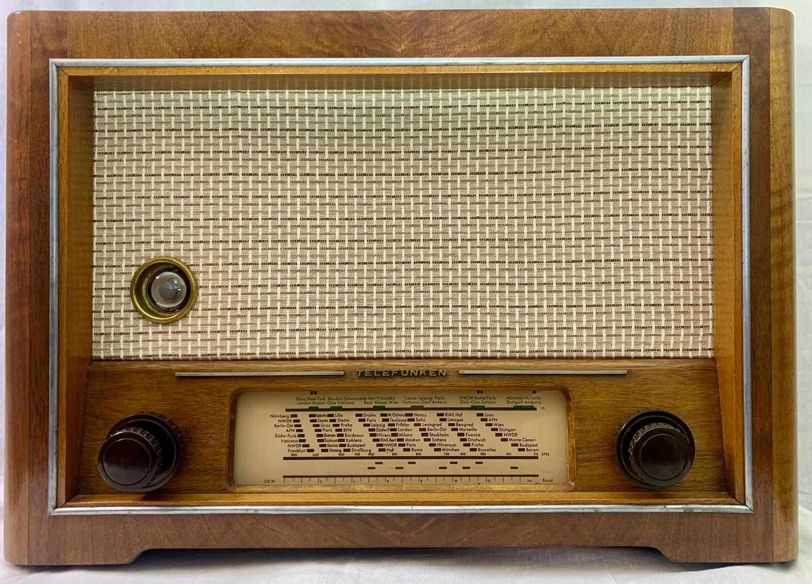 Telefunken Orchestra 659GWK – German Post-War Table Radio from 1949/50