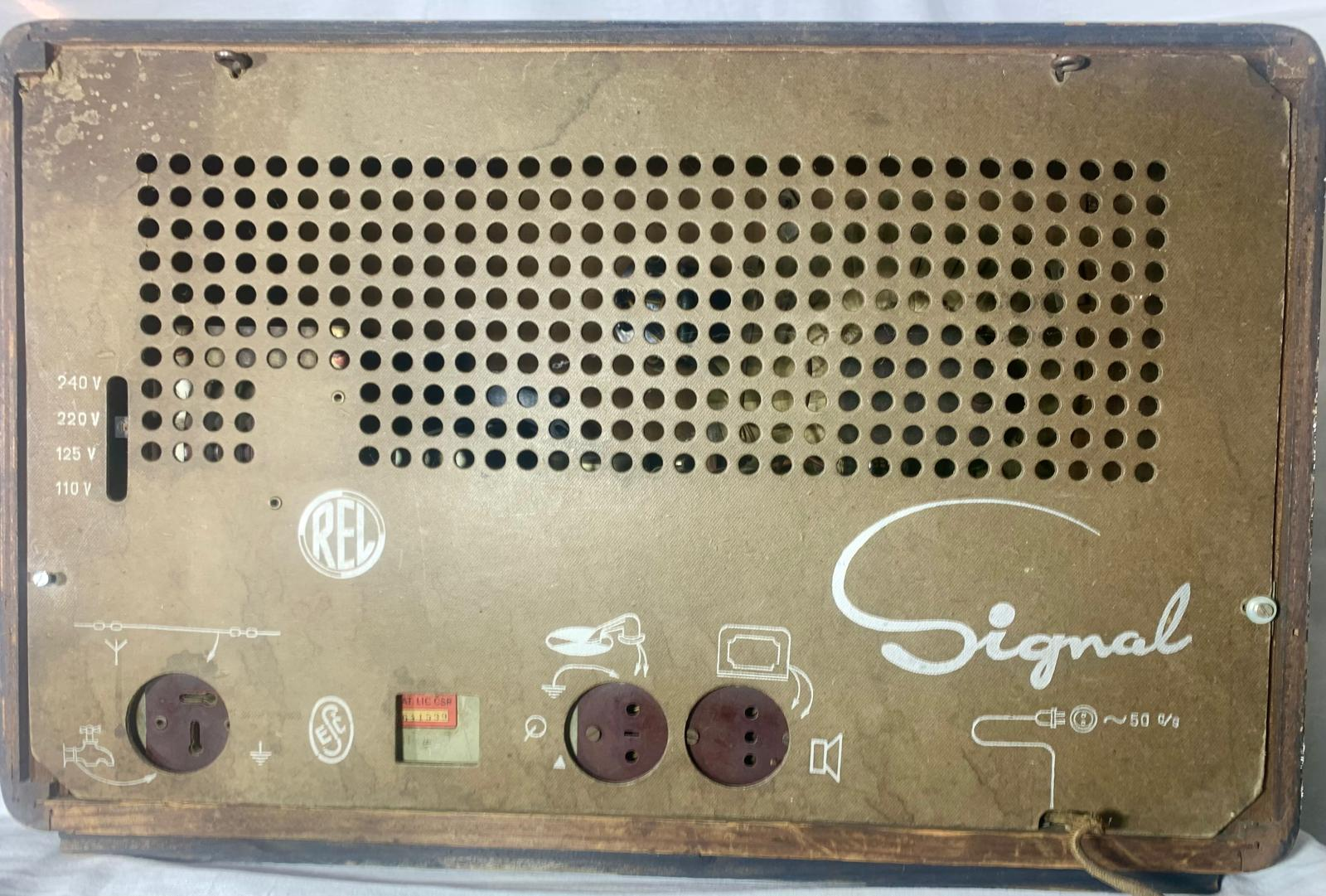 EL Signal – Czechoslovak Valve Radio from the Late 1940s: rear view