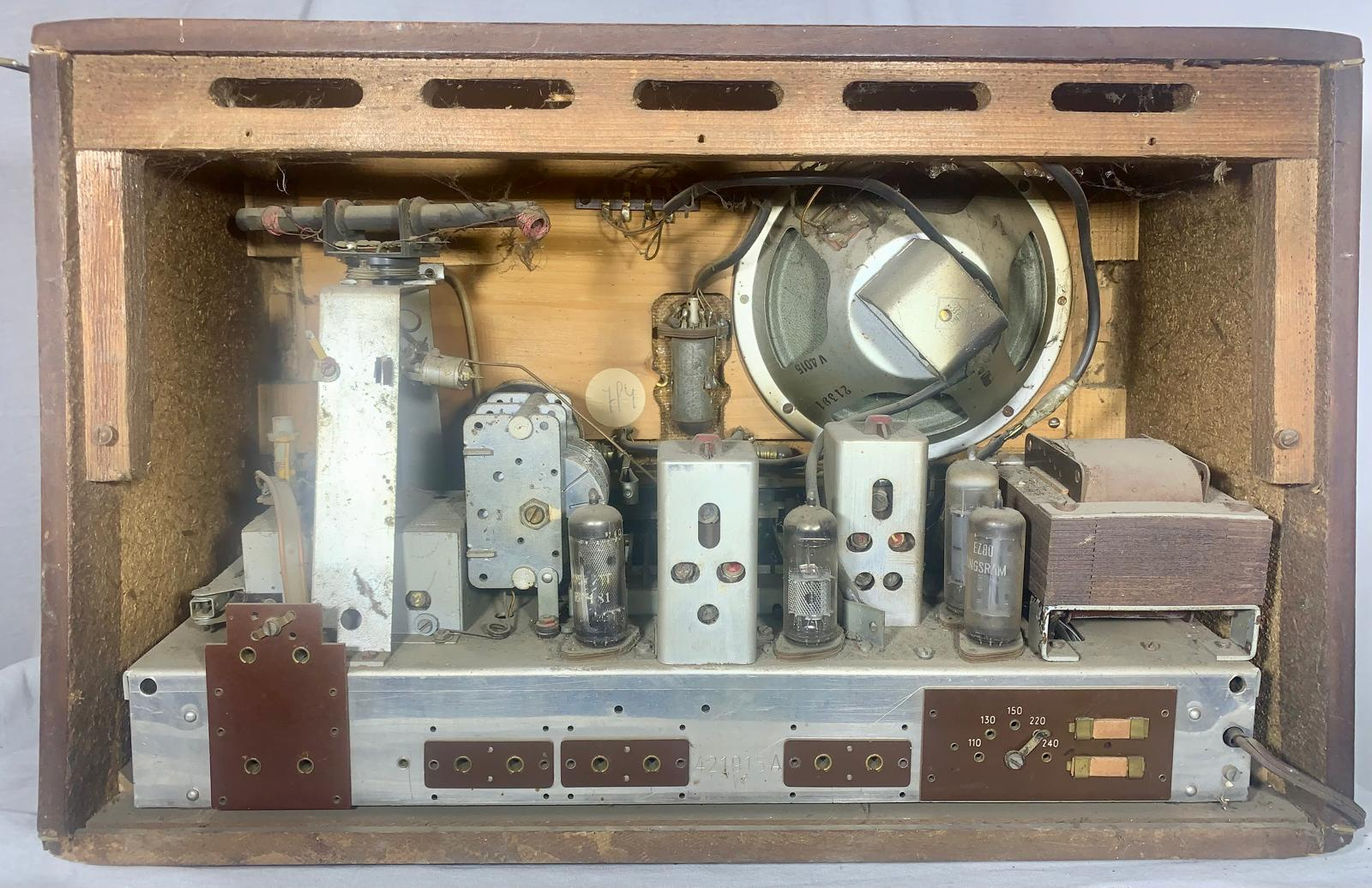  Minerva Minion D 554D, an Austrian table radio from the mid-1950: inside view