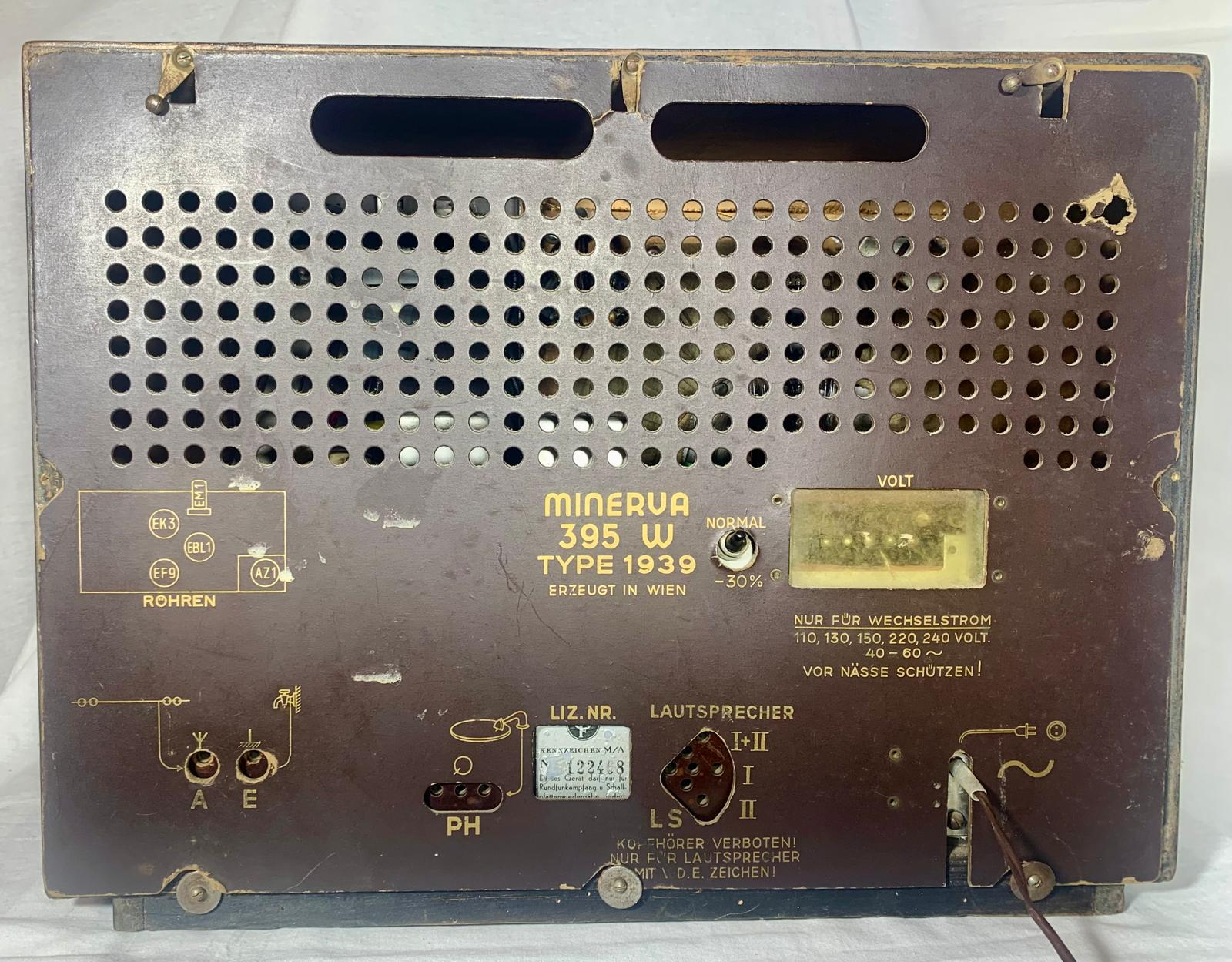 Minerva 395 W – Austrian Pre-War Valve Radio from 1938/1939: rear view
