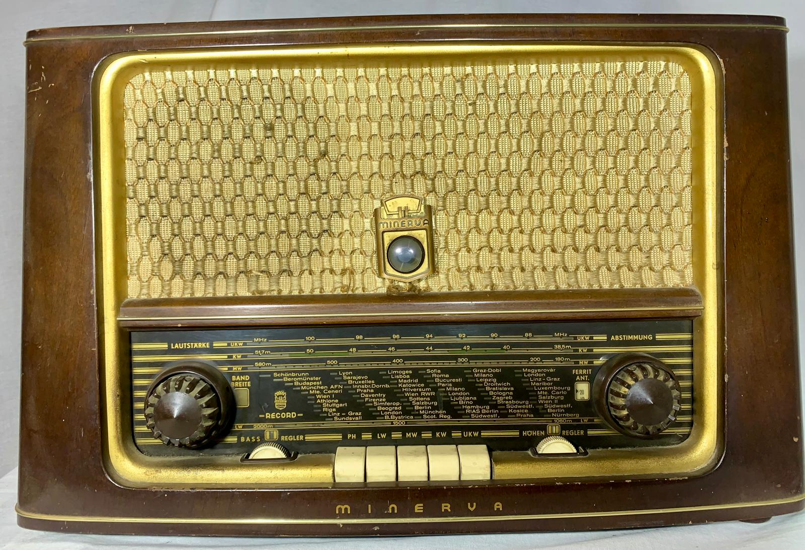 Minerva Record W – Austrian Tube Radio from the Mid-1950s